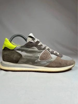 Philippe Model trpz - Feta modells för en galen prislapp. Skosnören är textade med Philipe modell vilket är väldigt eftertraktat. Skicket är 9/10 då de bara finns lite smuts på tårna men inget man märker. Startpriset börjar på 1299 men kan diskuteras 😊😊