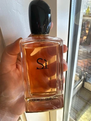 Si doften - Allt är som på bilden. Mama Box ber dig att vara försiktig med varorna, då vi inte accepterar returer. Doften varar i upp till 24 timmar.