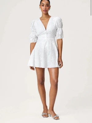 Adoore Sicily Dress - Säljer denna superfina klänning då den inte kommer till användning! Har endast användt den 1 gång🩷 Kan tänka mig att gå ner i pris!