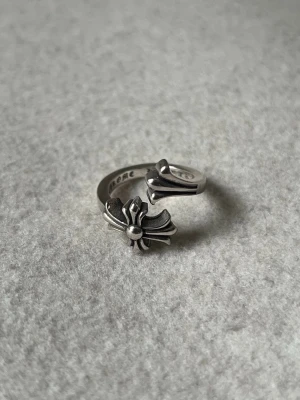 Twisted Fate Rockstar Rebel Ring - Storlek US 8 (18.1mm)