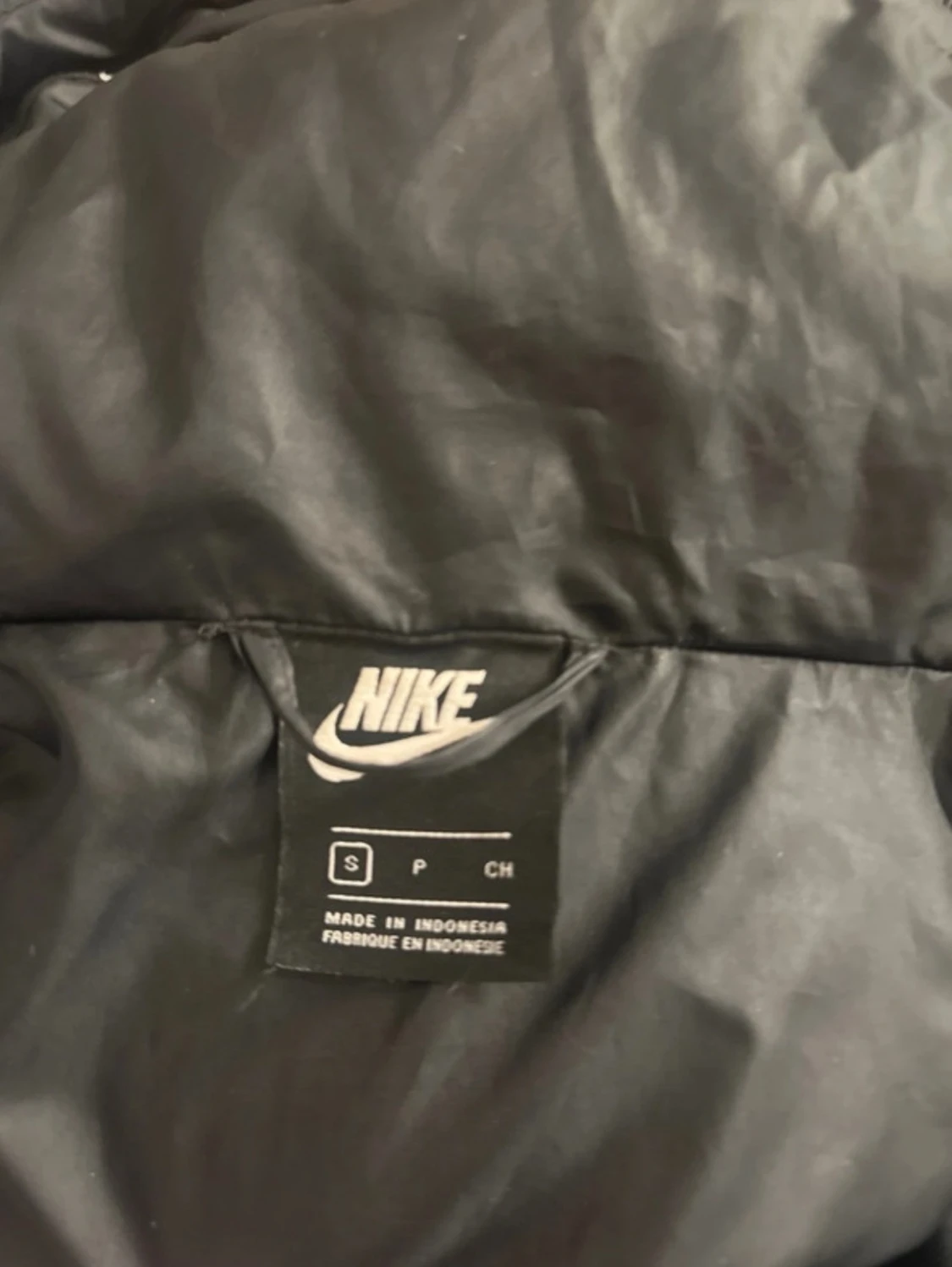 Svart pufferjacka från Nike - 4