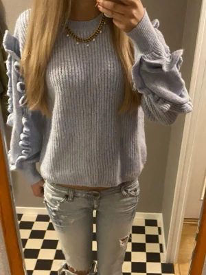 Stickad tröja  - Säljer denna stickade tröjan från Zara i storlek s 