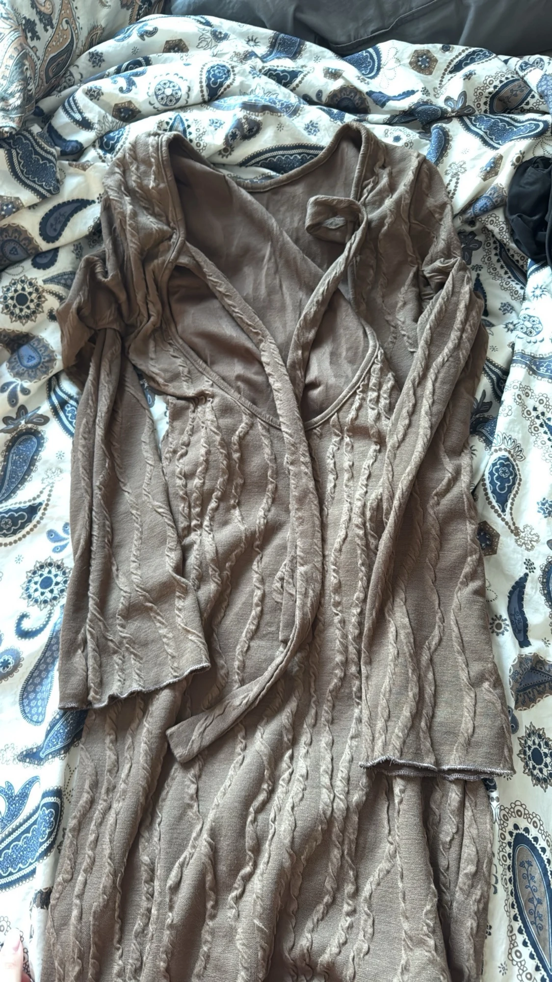 Brun omlottklänning med struktur - 1