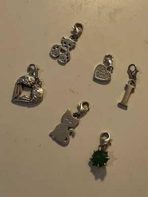 Thomas Sabo Berlock - Berlocker till Thomas Sabo armband. Fint skick på alla. 70 kr styck/ eller 380 för alla 6☺️den gröna är såld!