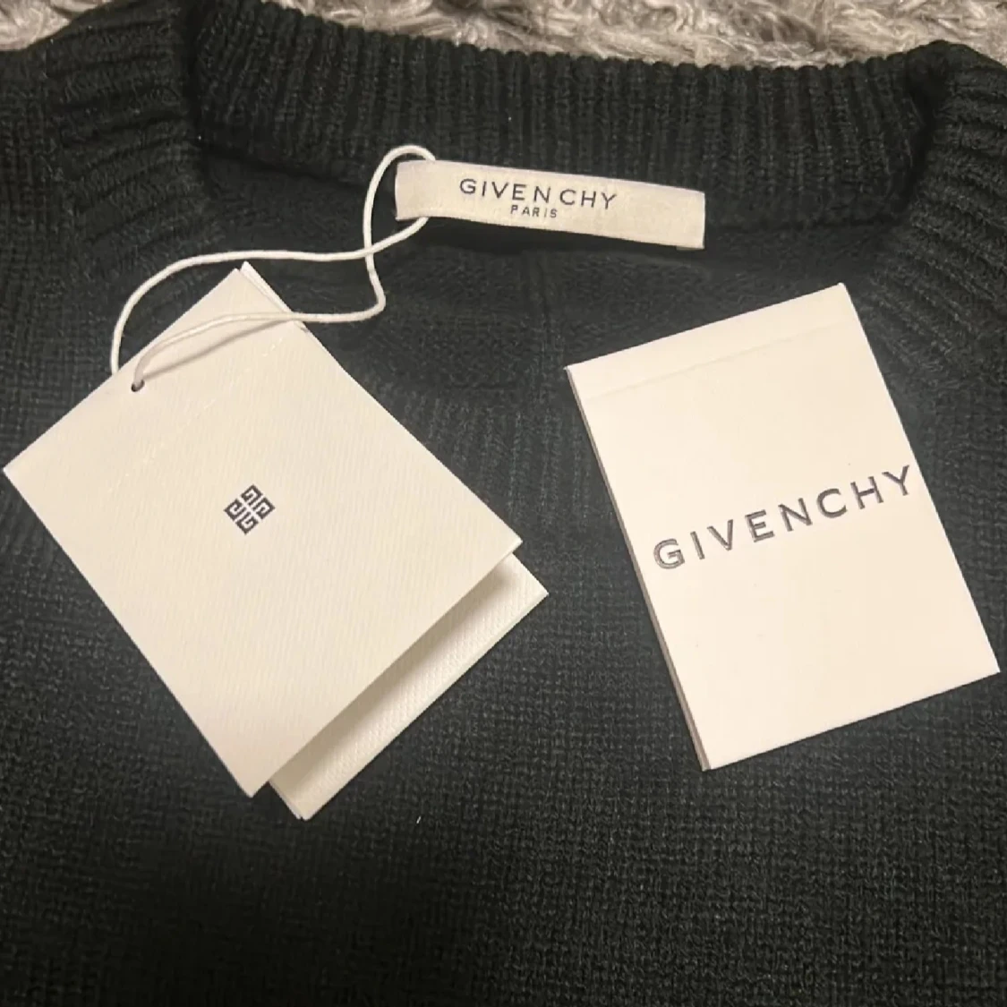 Svart stickad Givenchy tröja  - 1