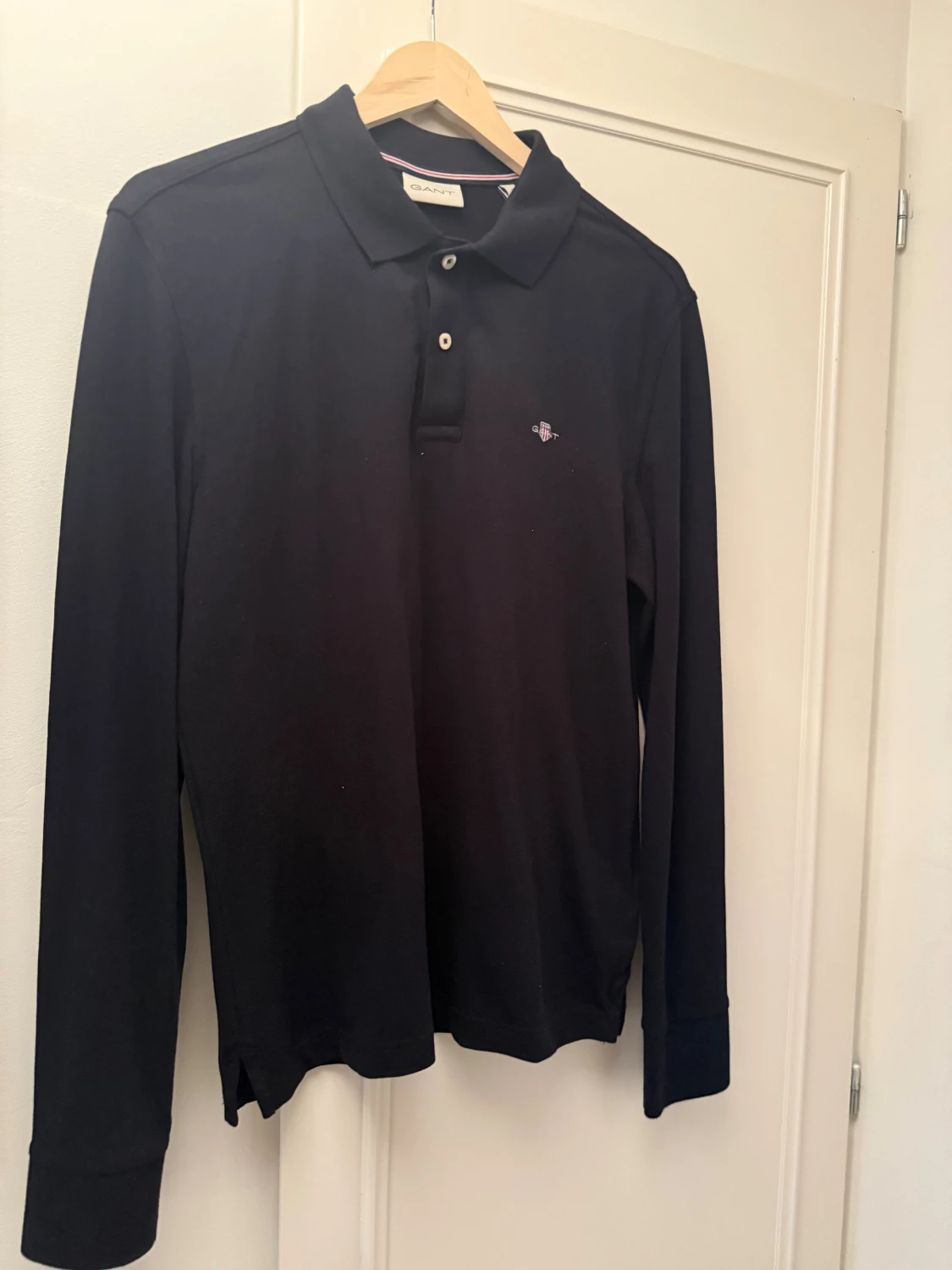 Svart långärmad pikétröja från GANT - 1