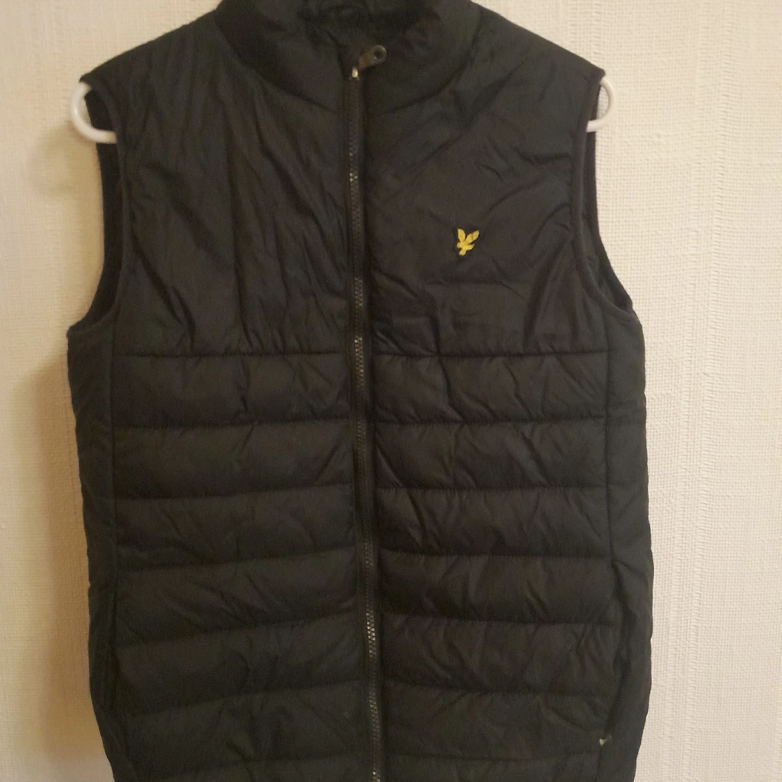 Svart dunväst från Lyle & Scott Junior