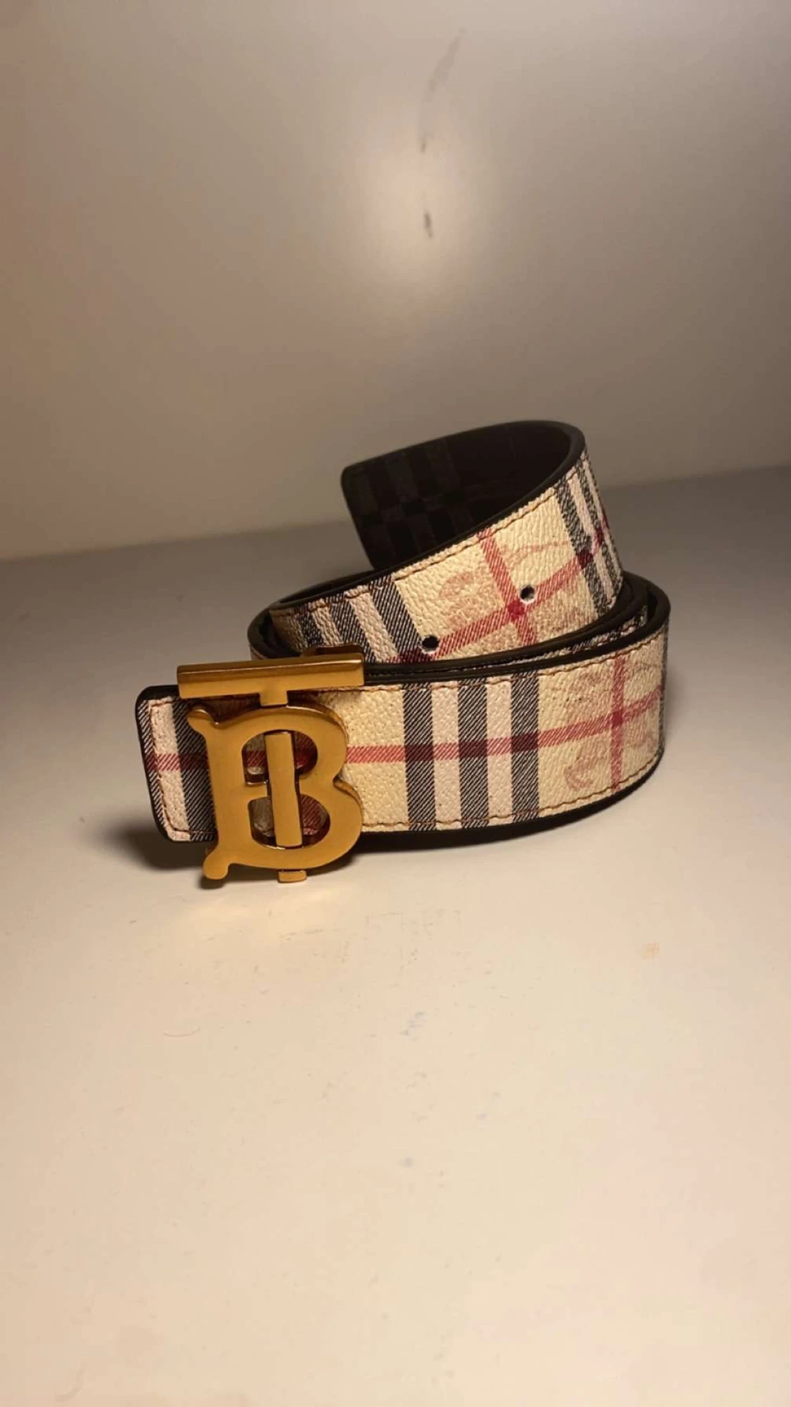 Rutig Burberry bälte med guldspänne