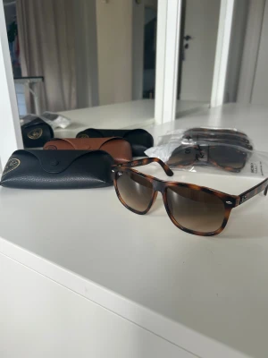 Rayban boyfriends - Säljer dessa helt nya glasögon, perfekta året runt. Hör av dig vid minsta fundering!☺️ 