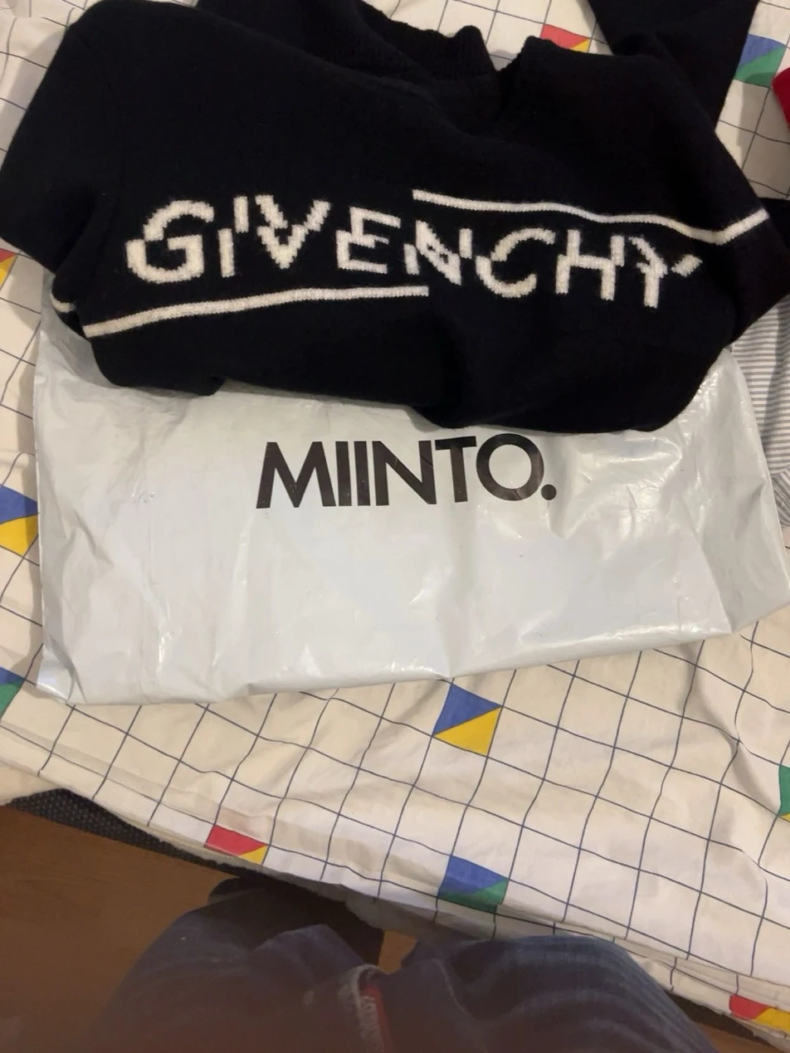 Svart stickad tröja från Givenchy - 1