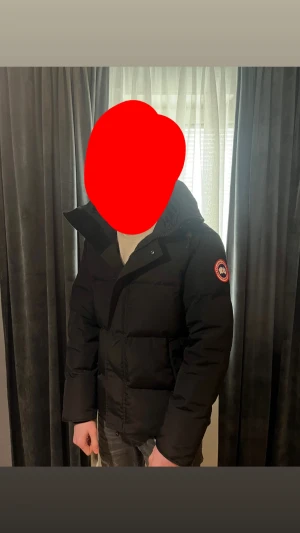 Canada Goose vinter jacka! - Canada Goose vinter jacka, i färgen svart finns i storlek M och S! Skriv om du är intresserad!
