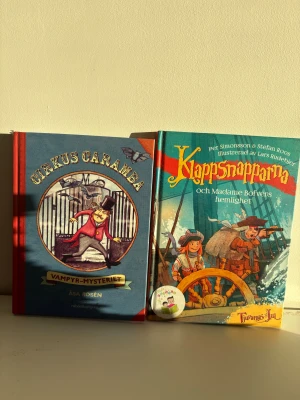 Cirkus Caramba: Vampyr-mysteriet - En spännande och mystisk bok med cirkustema och vampyrer, perfekt för unga läsare som gillar äventyr och gåtor. Färgstarka illustrationer och lockande omslag gör den extra rolig att läsa.