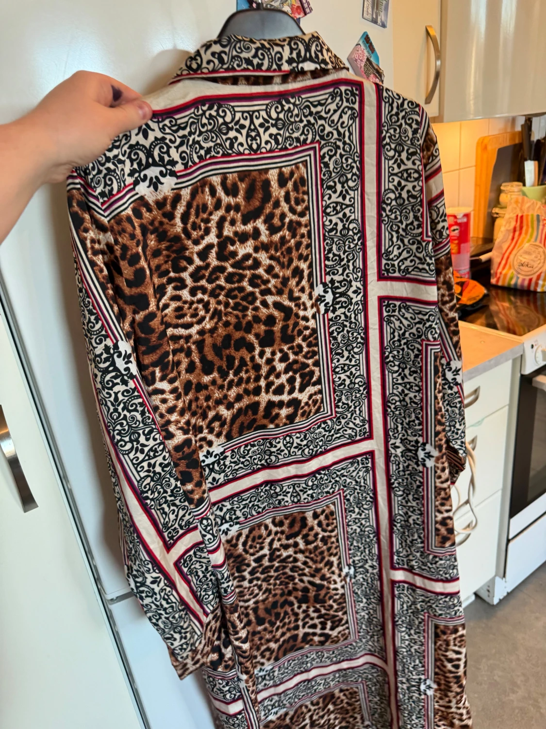 Leopardmönstrad långskjortklänning Vero Moda - 5