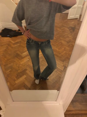 Levis 517 bootcut jeans blå - Snygga Levis 517 jeans  med bootcut passform och låg midja. Pris kan diskuteras 