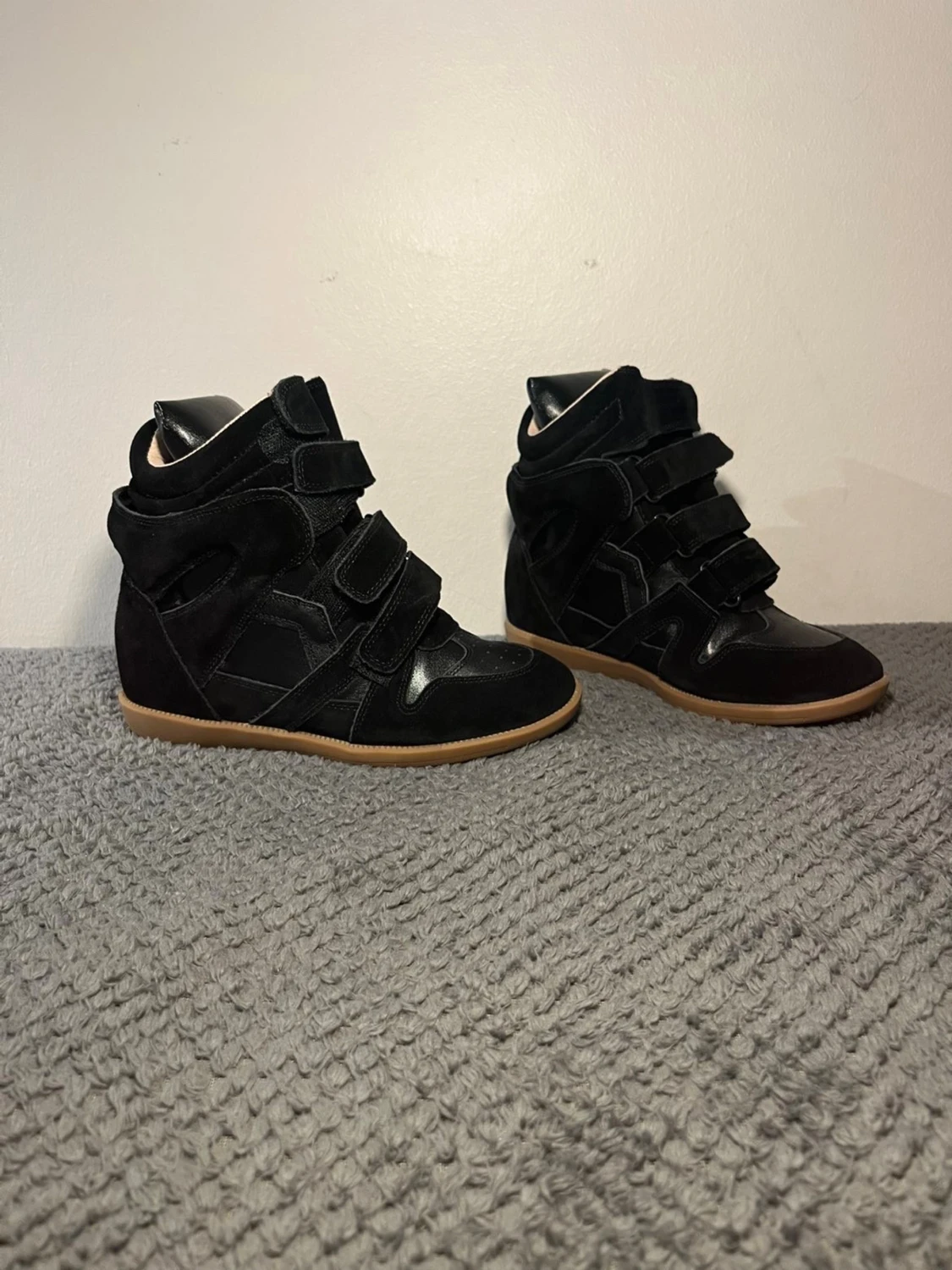 Isabel Marant svarta sneakers med kilklack