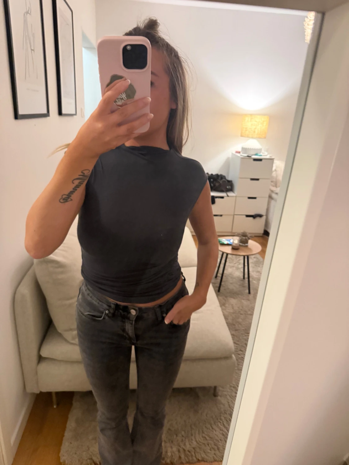 Grå croppad ärmlös topp