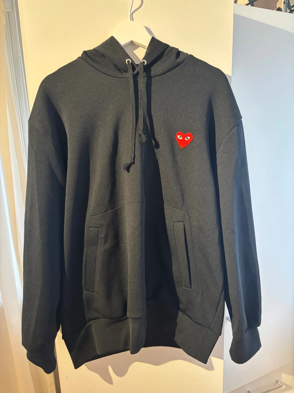 Svart CDG Play Hoodie 
