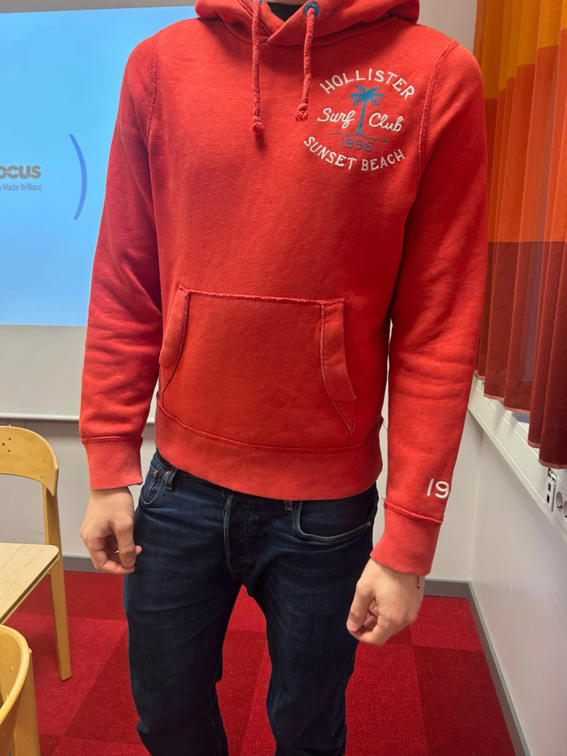 Röd Hollister hoodie - 2