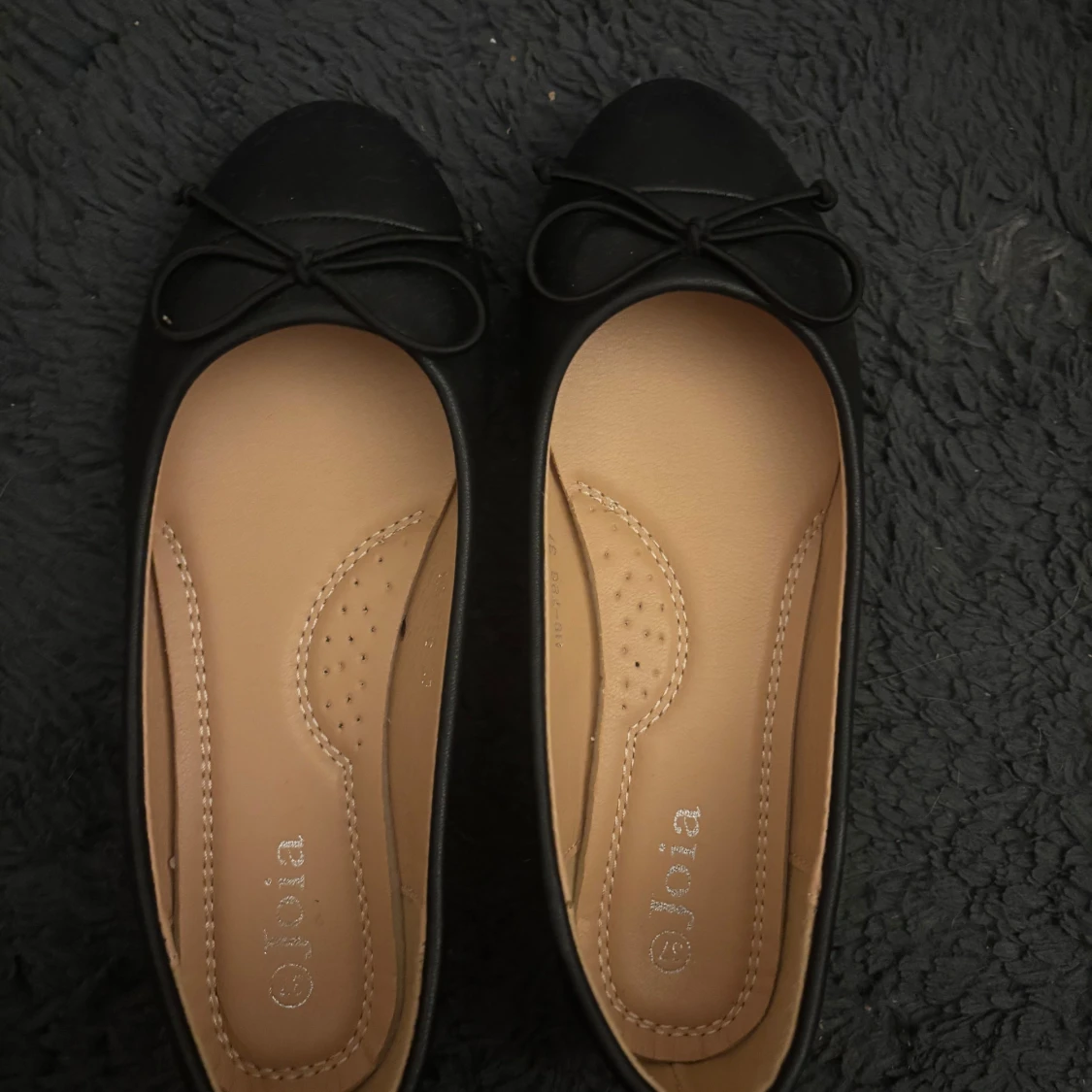 Svarta ballerinaskor med rosett