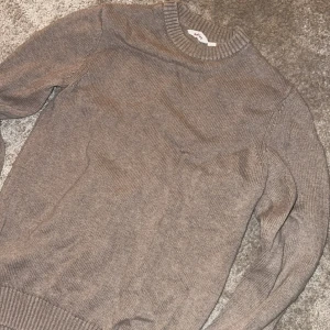 Stickad tröja från Dobber - Stickad beige tröja från dobber i fint skick, storlek S🌟