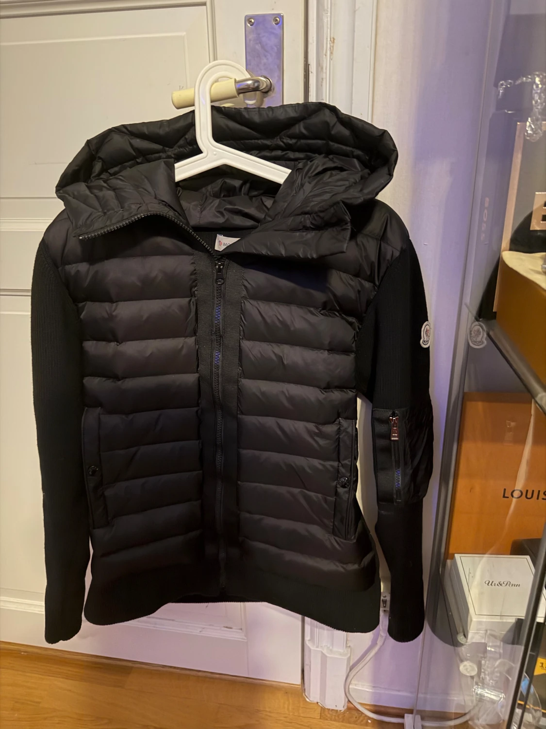 Svart Moncler dunjacka med huva - 1