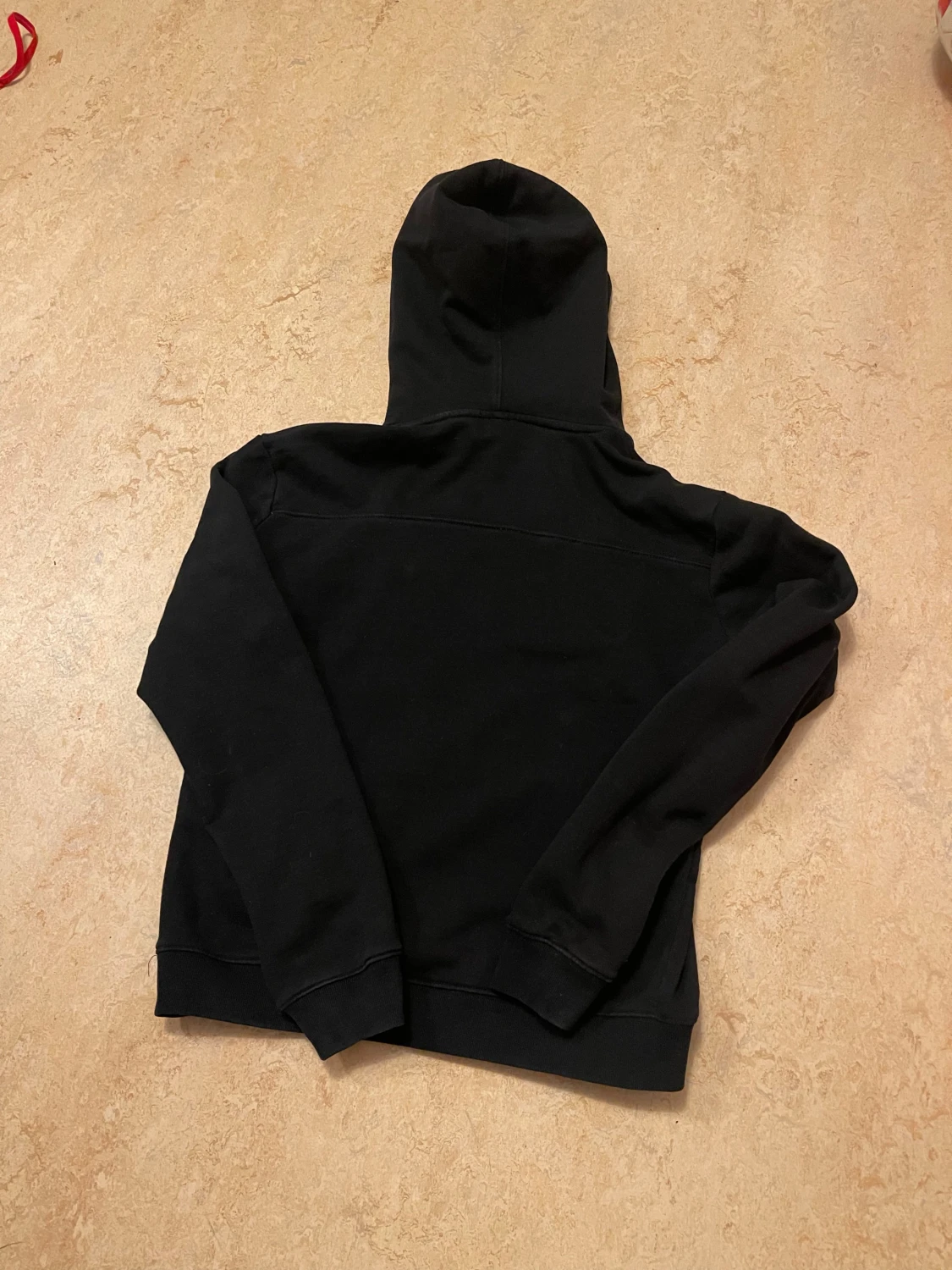 Svart saint Lauren hoodie med vit text - 2