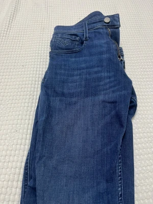 Replay jeans - Blå replay jeans i storlek 31/30 skick är 10/10 knappast använda. Pris kan diskuteras