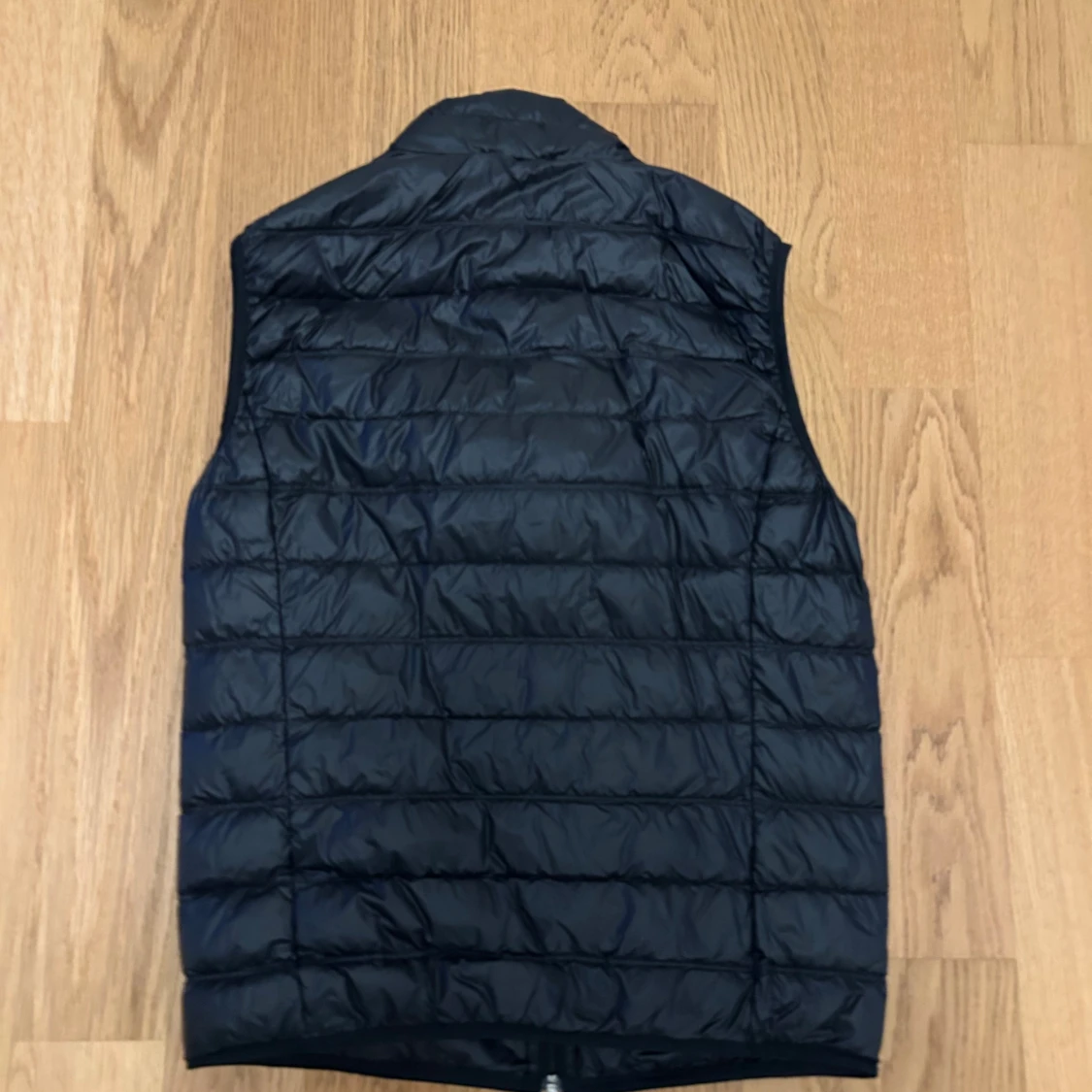 Svart dunväst från EA7 Emporio Armani - 1