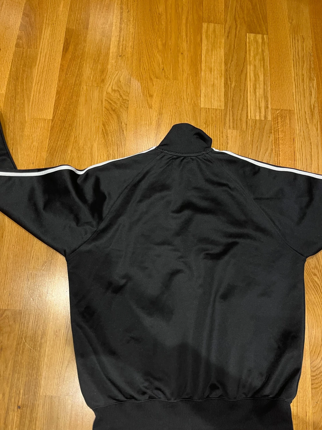 Svart Fred Perry hoodie med vita ränder - 3