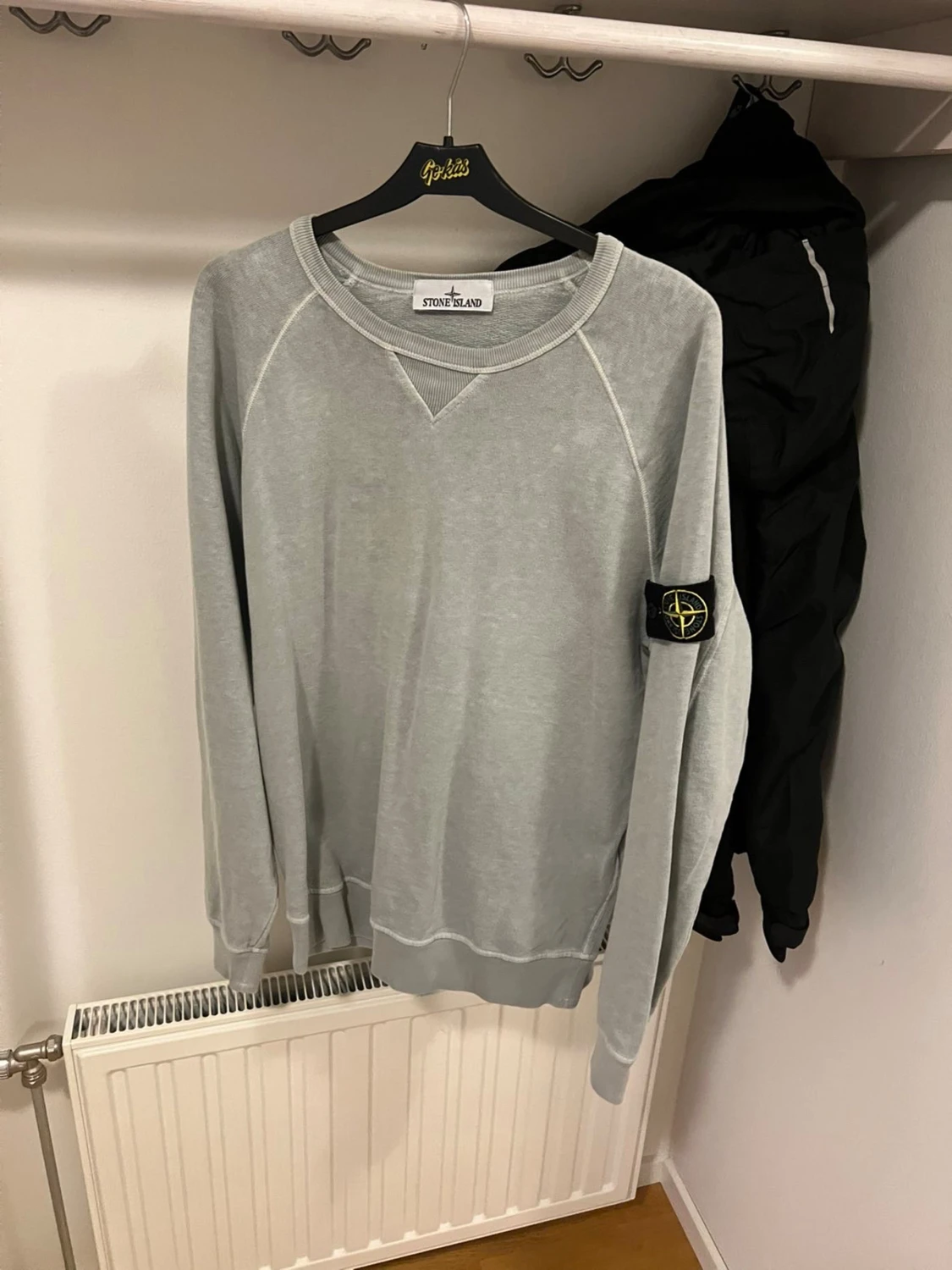Ljusgrå sweatshirt från Stone Island