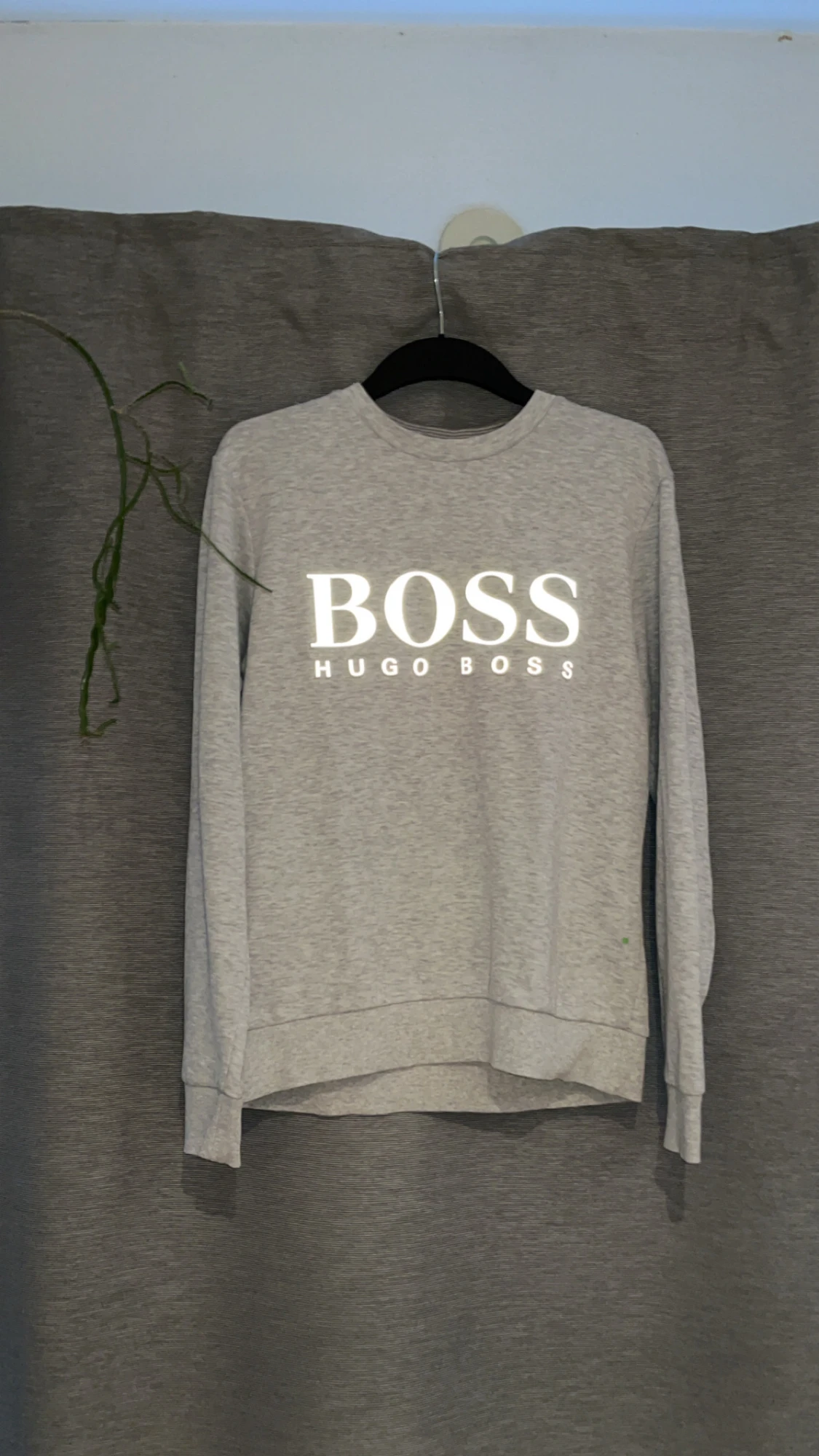 Grå sweatshirt från Hugo Boss - 1