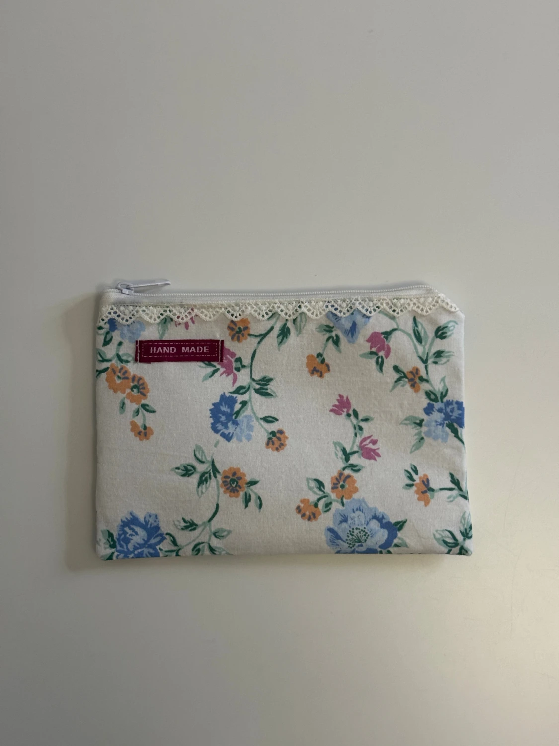 Handgjord necessär av second hand tyger