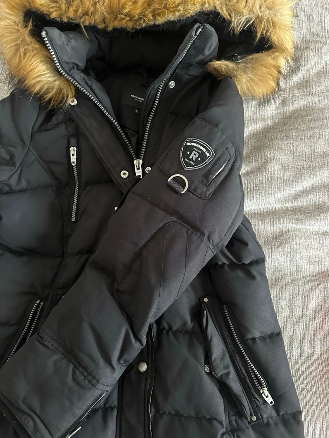 Svart Rockandblue dunjacka med päls - 3