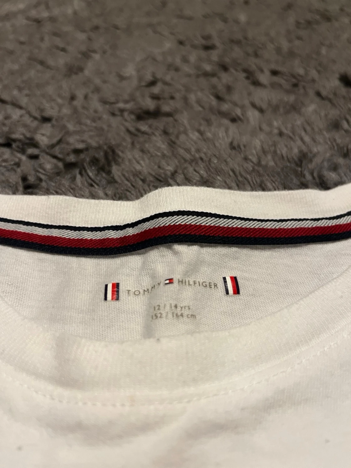 Vit t-shirt från Tommy Hilfiger - 1