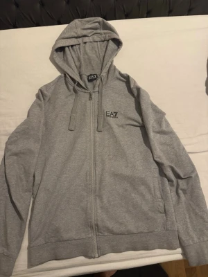 Ea7 zip hoodie - För liten på mig