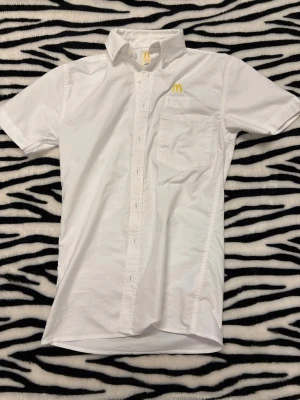 McDonald's skjorta ge bud - McDonald’s skjorta ge bud! 😀 Detta är herr version 💙