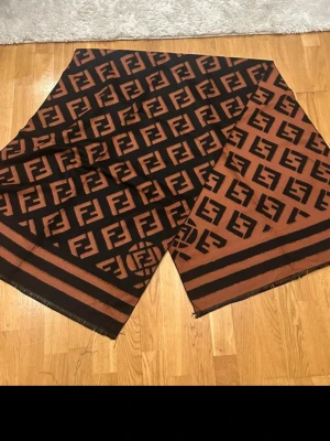 Halsduk - Jätte fin och skön halsduk