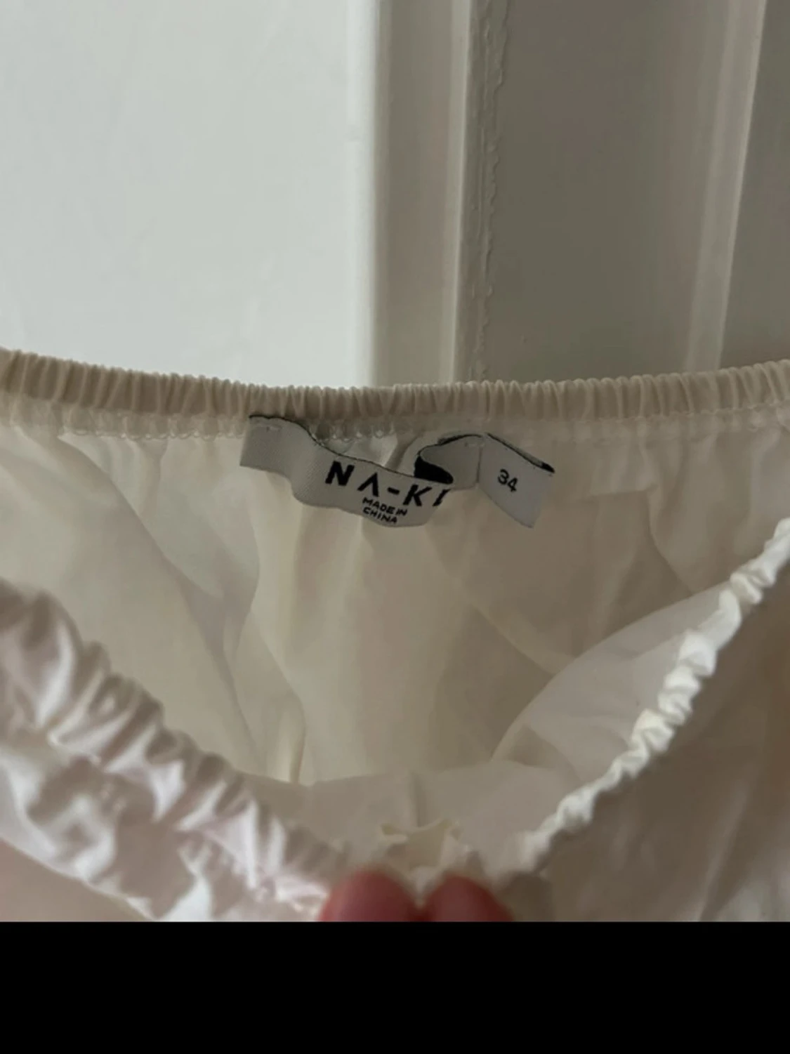 Vit croppad blus från NA-KD - 2