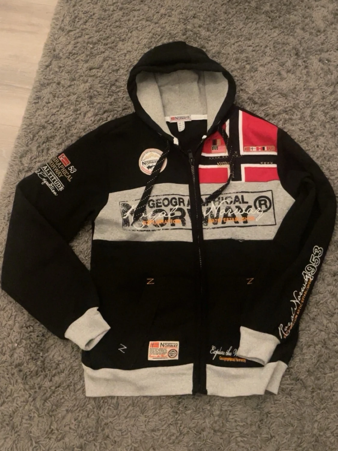 Svart Geographical Norway hoodie