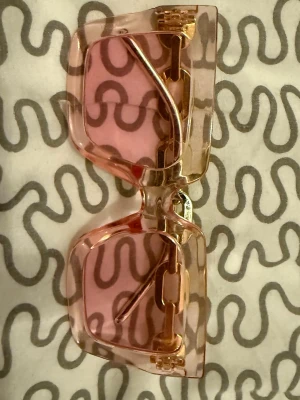 Rosa solglasögon  - Rosa solglasögon 