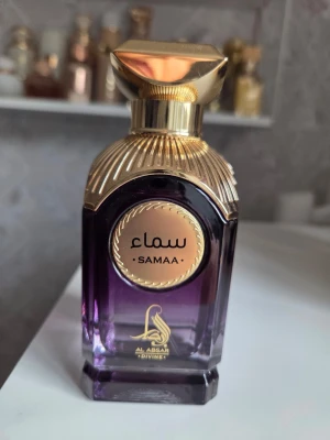 Al Absar Divine Samaa parfym - 'SAMAA' från Al Absar Divine. Inspirerad av Gucci flera gorgeus gardenia. Testad ett par gånger. 