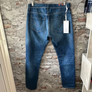 Helt nya dondup jeans - Nytt skick, inga defekter och nyaste modellen. Nypris ca 3500kr. Storlek W34, mått finns. Tags medföljer inte. Skriv för mer information!🤝