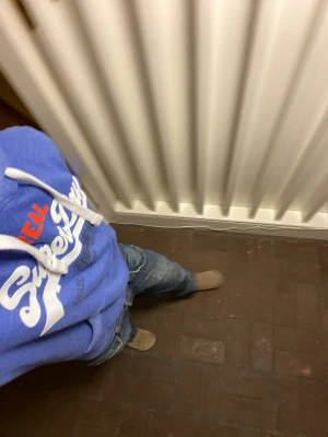 Superdry Hoodie  - Superdry Hoodie, storlek M. Hoodien Hardings defekter och är som ny. Riktigt snygg färg med det klassiska superdry-trycket på magen. Undrar du något är det bara att skriva🙌😁