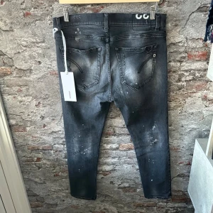 Dondup jeans - Mycket fint skick, inga defekter. Nypris ca 3500kr. Storlek W32, mått finns. Tags medföljer inte. Skriv för mer information!🤝