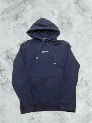 Dondup hoodie - I använt skick därav ett mycket lågt pris! Dondup texten har spruckit lite som man ser på sista bilden || priset är FAST || skriv om ni har fler frågor! 🙌😊