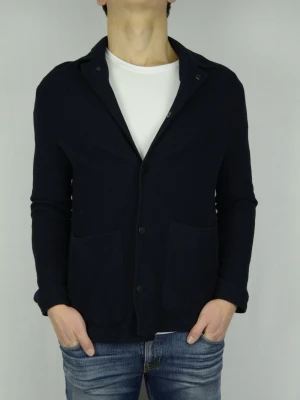 Massimo Dutti overshirt  - MASSIMO DUTTI OVERSHIRT  Storlek : L  Passform : Normal   Användning : Jackan är i ett väldigt fint skick utan defekter  Nypris : Cirka 1500SEK  Modellen på bilen är 182CM och väger 75KG