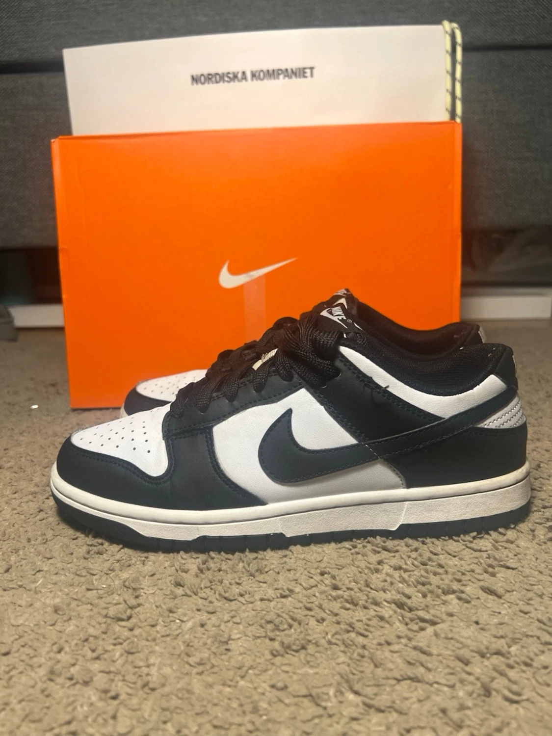 Nike Dunk Low svart och vit - 1