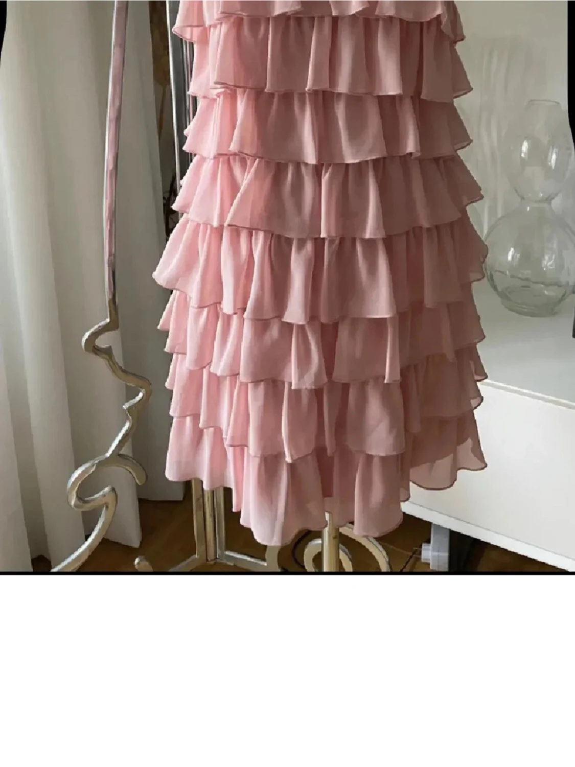 Rosa volangklänning med öppen rygg - 1