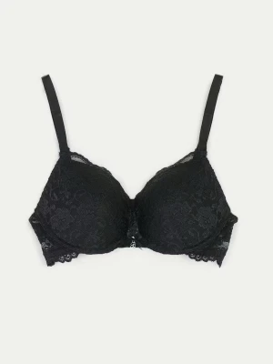 Bh från Cubus  - BH är från Cubus i storlek 85B andvänd några gånger men inget som syns på den den är lite ut töjd i banden runt om men funkar jättebra. Använder inte den längre så därför säljer jag den.