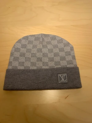 Iv Möassa - Säljer en helt ny Iv mössa. Skick 10/10. Den är tjock och bekväm och extremt bra pass form. 